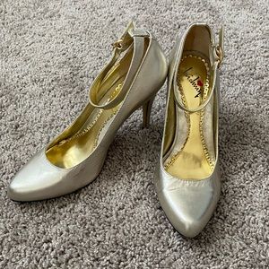 Champagne ankle strap stiletto heels sz 7